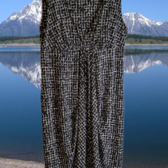 Ann Taylor medium sleeveless black & white stretch dress. Office, fall/winter - Picture 2 of 2